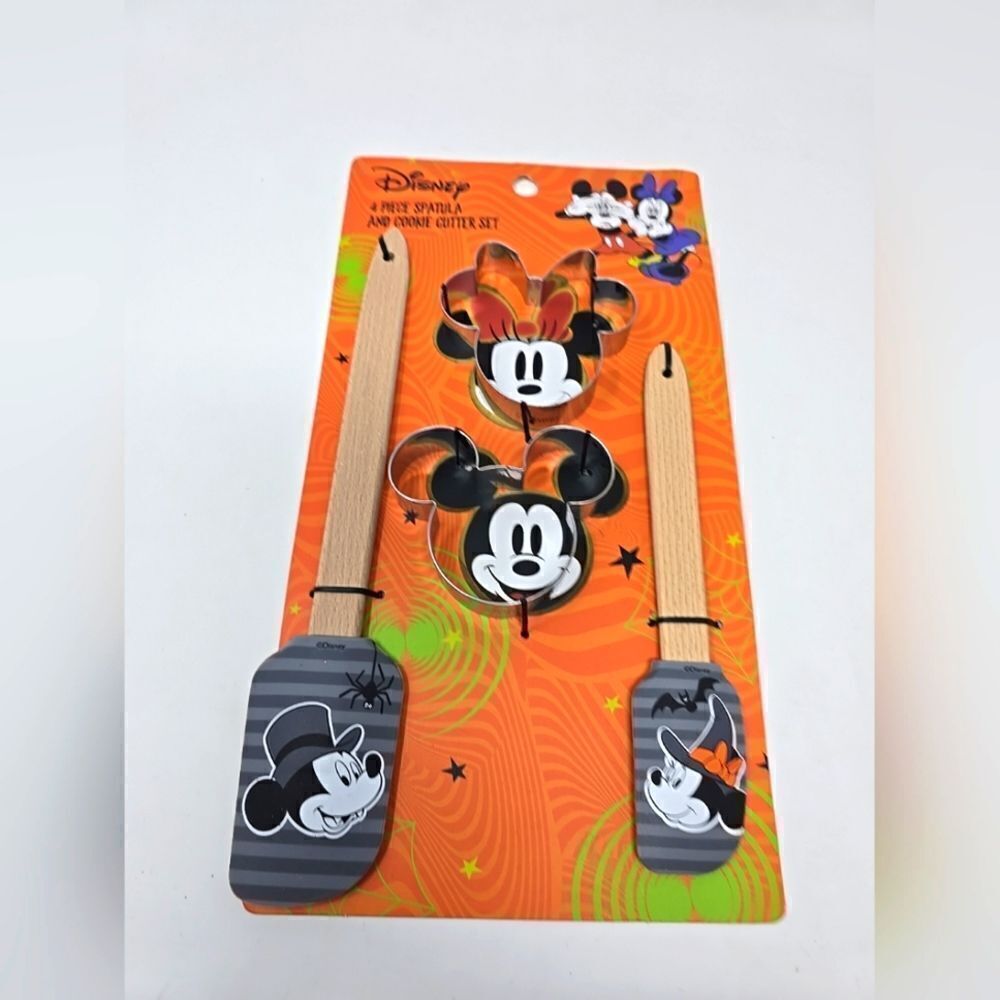 New! Disney Mickey & Minnie Halloween 4 Pc Spatula & Cookie Cutter Set